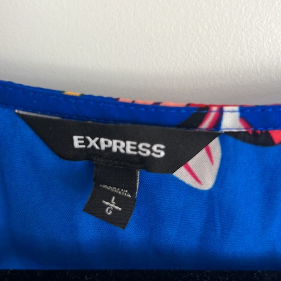 Like New Express Royal Blue & floral crop Top Size L - Picture 2 of 5